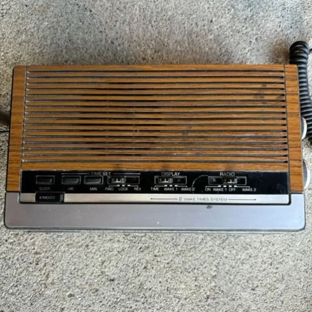 General Electric Model 7-4675A 2 Wake Times Clock Radio